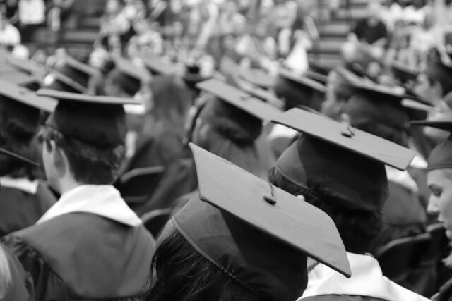 Durante o final da graduação de um conhecido, as pessoas se perguntam: "O que dar para uma pessoa que está se formando?".