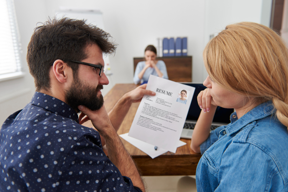 recrutadores fazendo entrevista estruturada