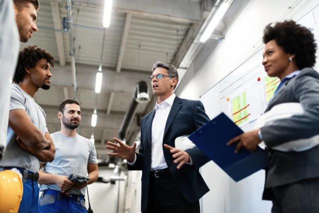 Recrutamento temporário para indústrias, solução flexível para demandas sazonais.